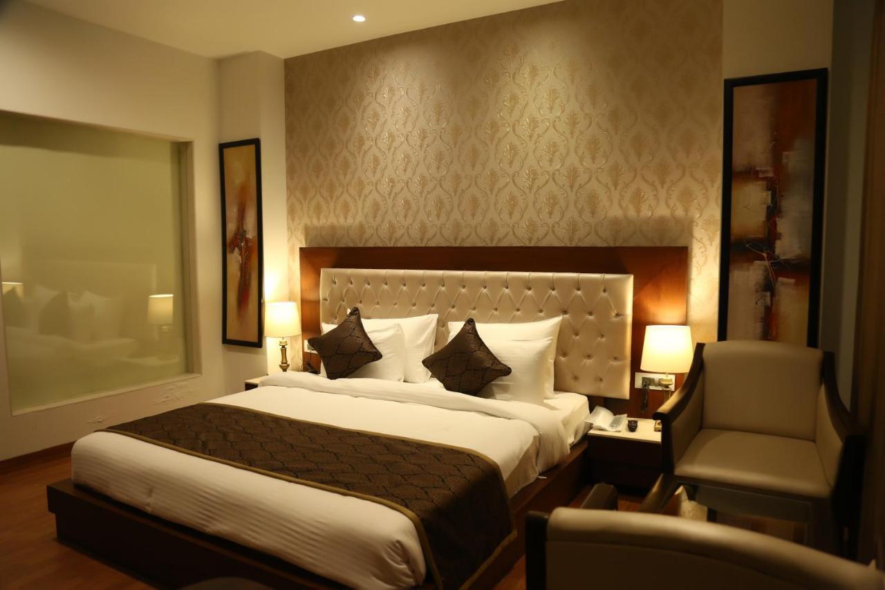 Hotel Imperia Suites Jalandhar Exterior foto