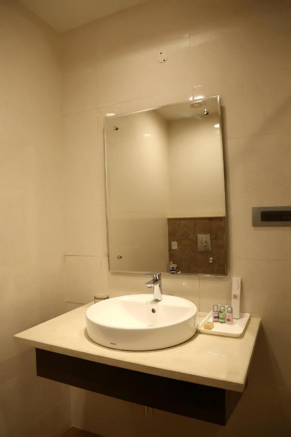 Hotel Imperia Suites Jalandhar Exterior foto