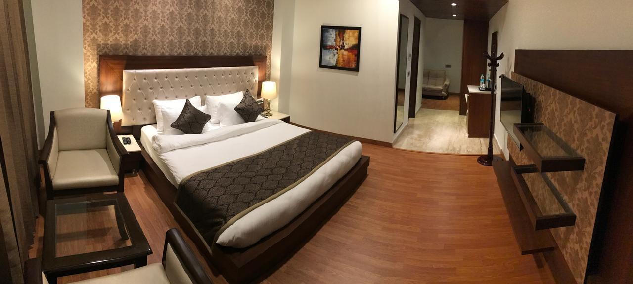 Hotel Imperia Suites Jalandhar Exterior foto