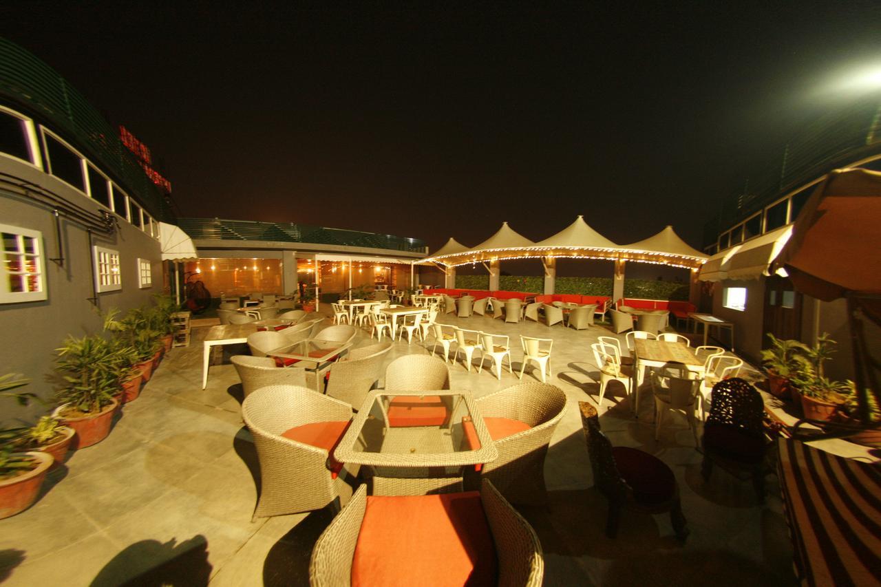 Hotel Imperia Suites Jalandhar Exterior foto